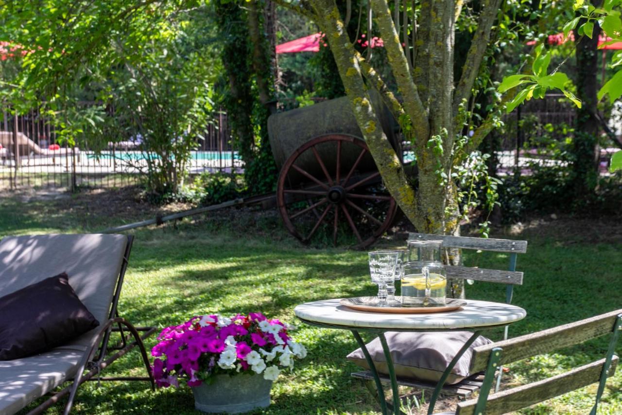 Gites Domaine Des Machottes Grans Exterior photo